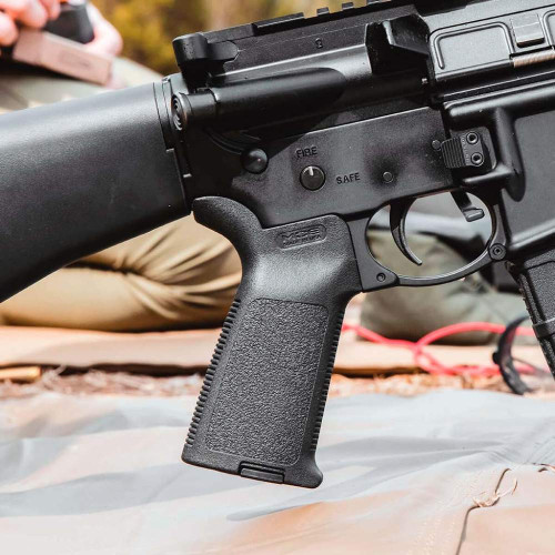 Пистолетная рукоятка Magpul MOE Grip для AR-15/M4 (полимер) черная фото 5
